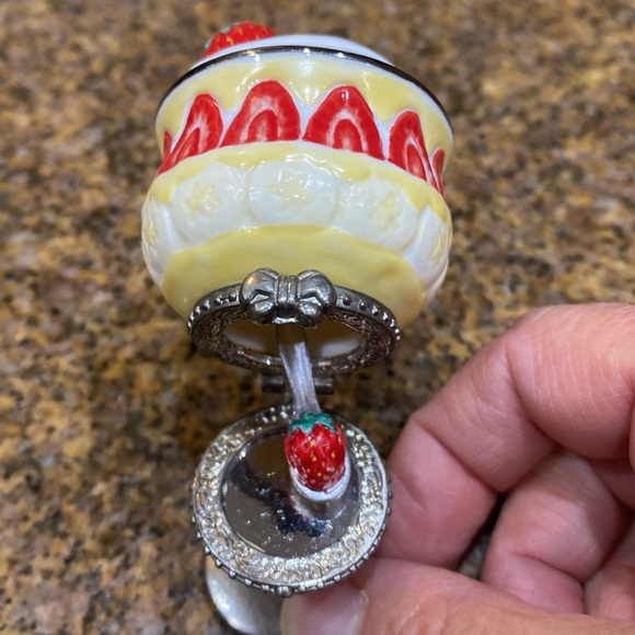 Cooking Club of America trinket box, strawberry banana cram pie. - Picture 8 of 8